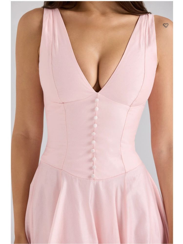 Robe rose poudré col v